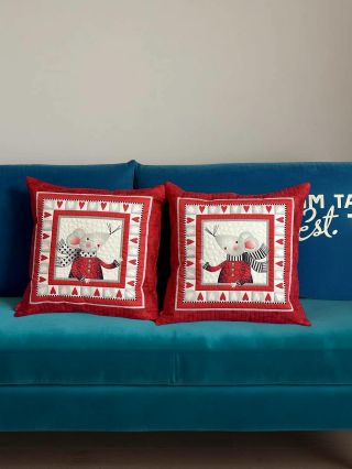 ✨ **Štyri rozkošné patchworkové zimné vankúše!** ❄️🐭 Oživte svoj domov nádhernými 45×45 cm vankúšmi s milou zimnou myškou....